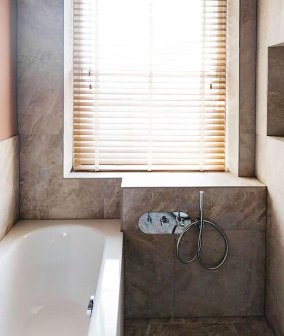 Luxury, Central, Sun-Filled 3 Bed Haven In บาธ ภายนอก รูปภาพ